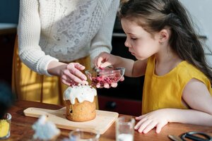 baking with child decorating