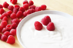 raspberries yogurt breakfast